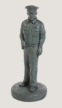 STATUE POLICEMAN